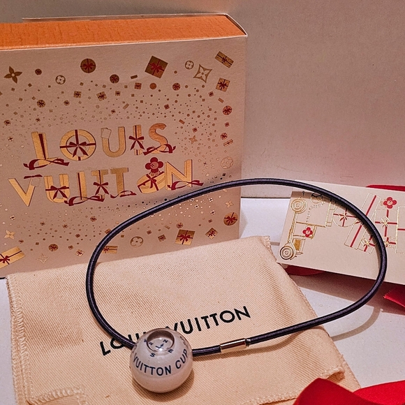 RARE Louis Vuitton LV Cup 2000 Compass Necklace (Limited Edition!) - Picture 2 of 3